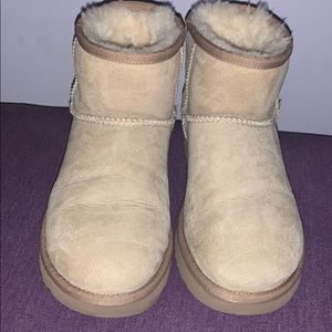UGG MINI CLASSIC SAND 40 40 40 Size 8 Women